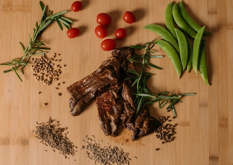Côtelettes de chevreau  des acacias césar​